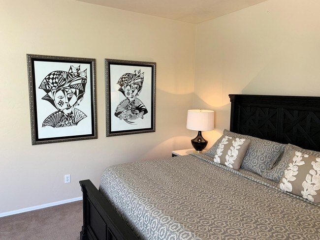 Building Photo - 4365 N Sunset Cliff Dr