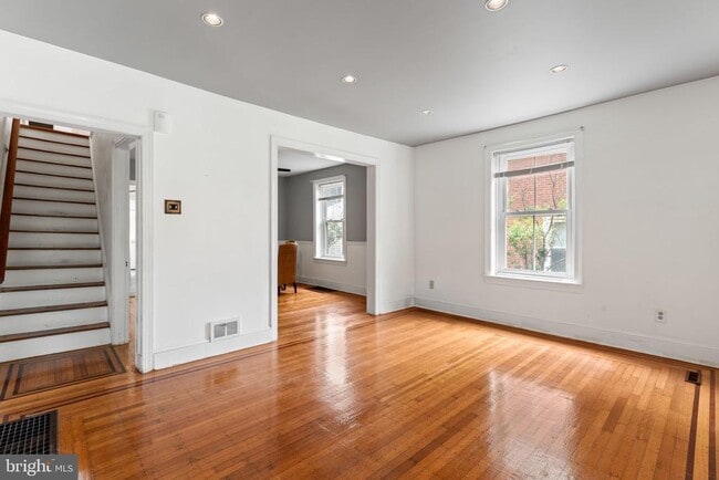 Building Photo - 809 Ardmore Ave