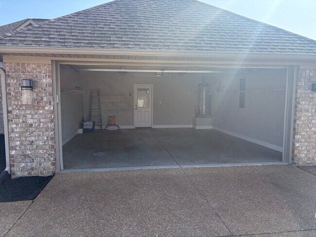 Building Photo - Home at last