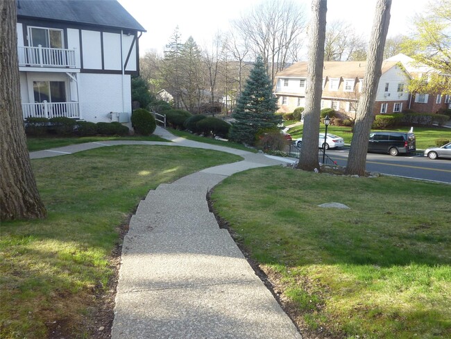 Building Photo - 133 B Parkside Dr