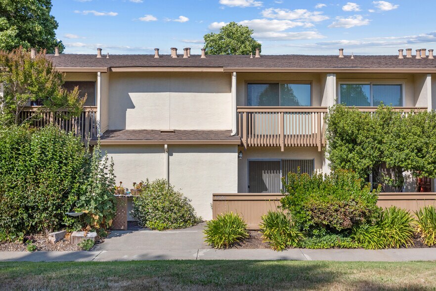 Building Photo - 1926 Pomar Way
