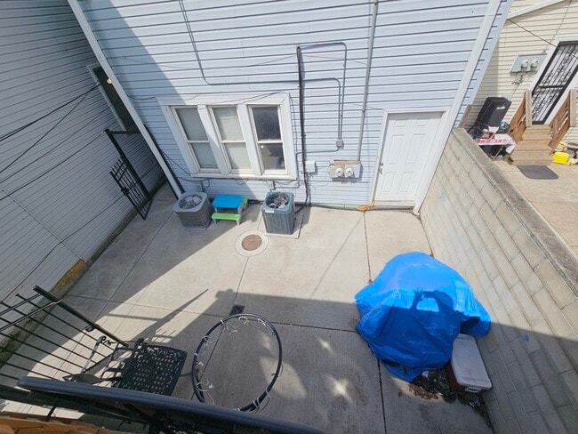 Building Photo - 4517 S Hermitage Ave