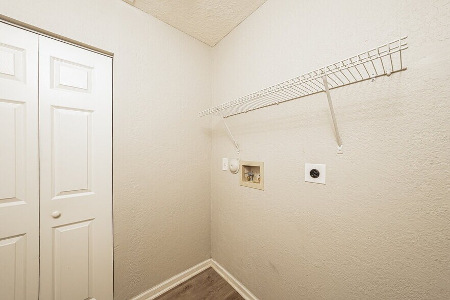 Building Photo - 4075 Sabal Lakes Rd