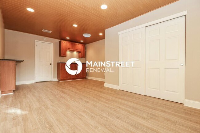 Building Photo - 4 Bedroom Pet-Friendly Home in Clearwater, FL with Main Street Renewal