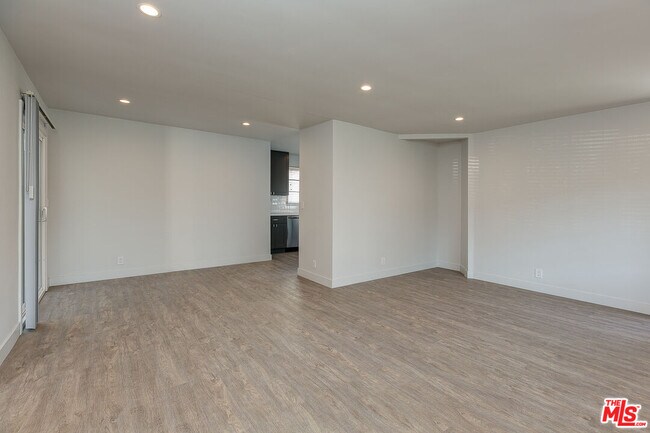 Building Photo - 1101 S Bronson Ave