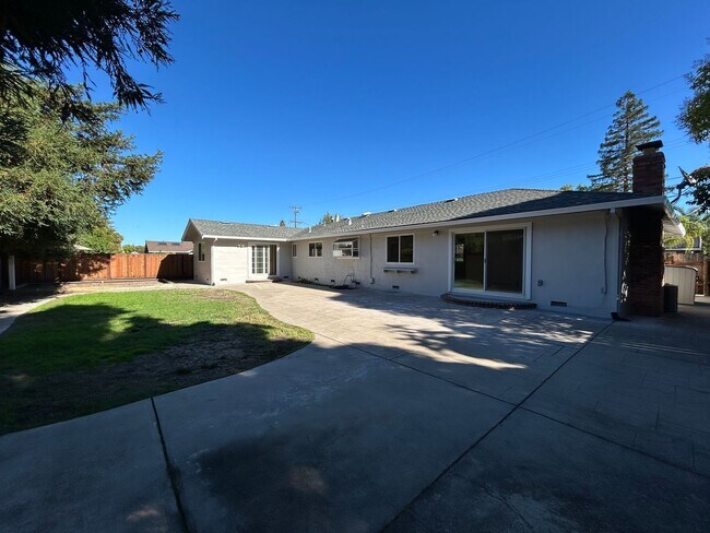 Building Photo - Spacious Single-Story 4BR Home with Bonus ...