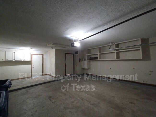 Building Photo - 304 McClendon Dr
