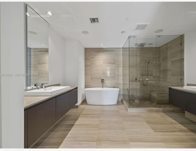 Building Photo - 1451 Brickell Ave