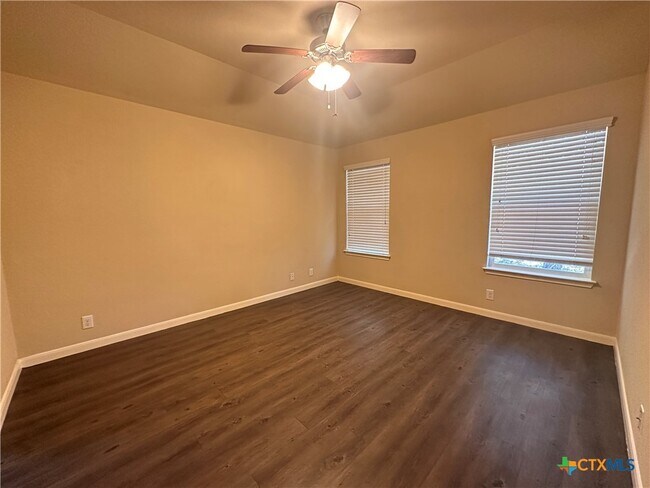 Building Photo - 2020 Meadow View Dr