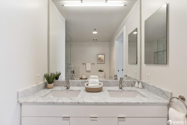 Building Photo - 501 Beale St