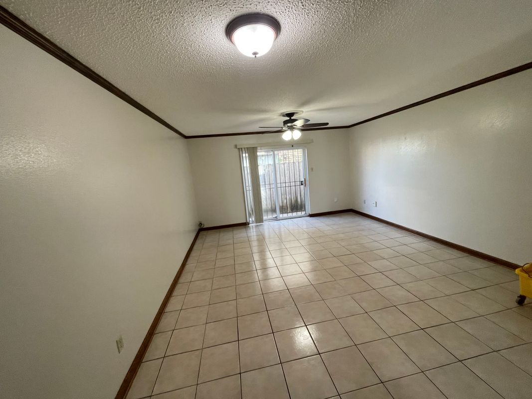 Building Photo - 1824 Hickory Ave