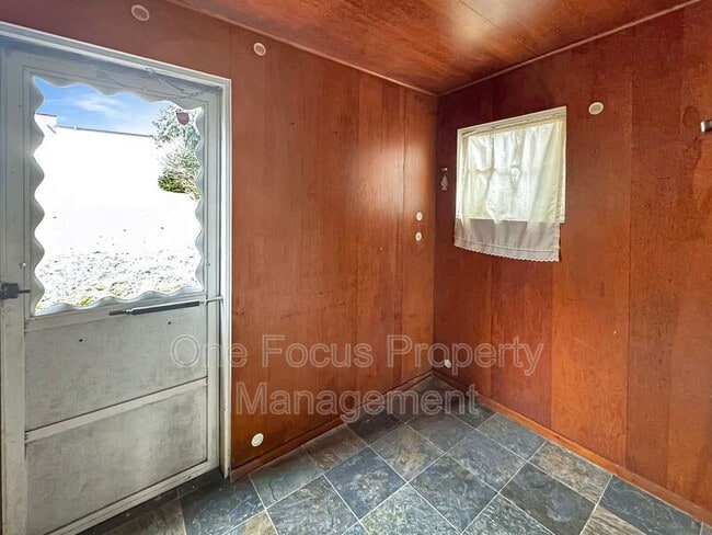 Building Photo - 1012 Louisa St