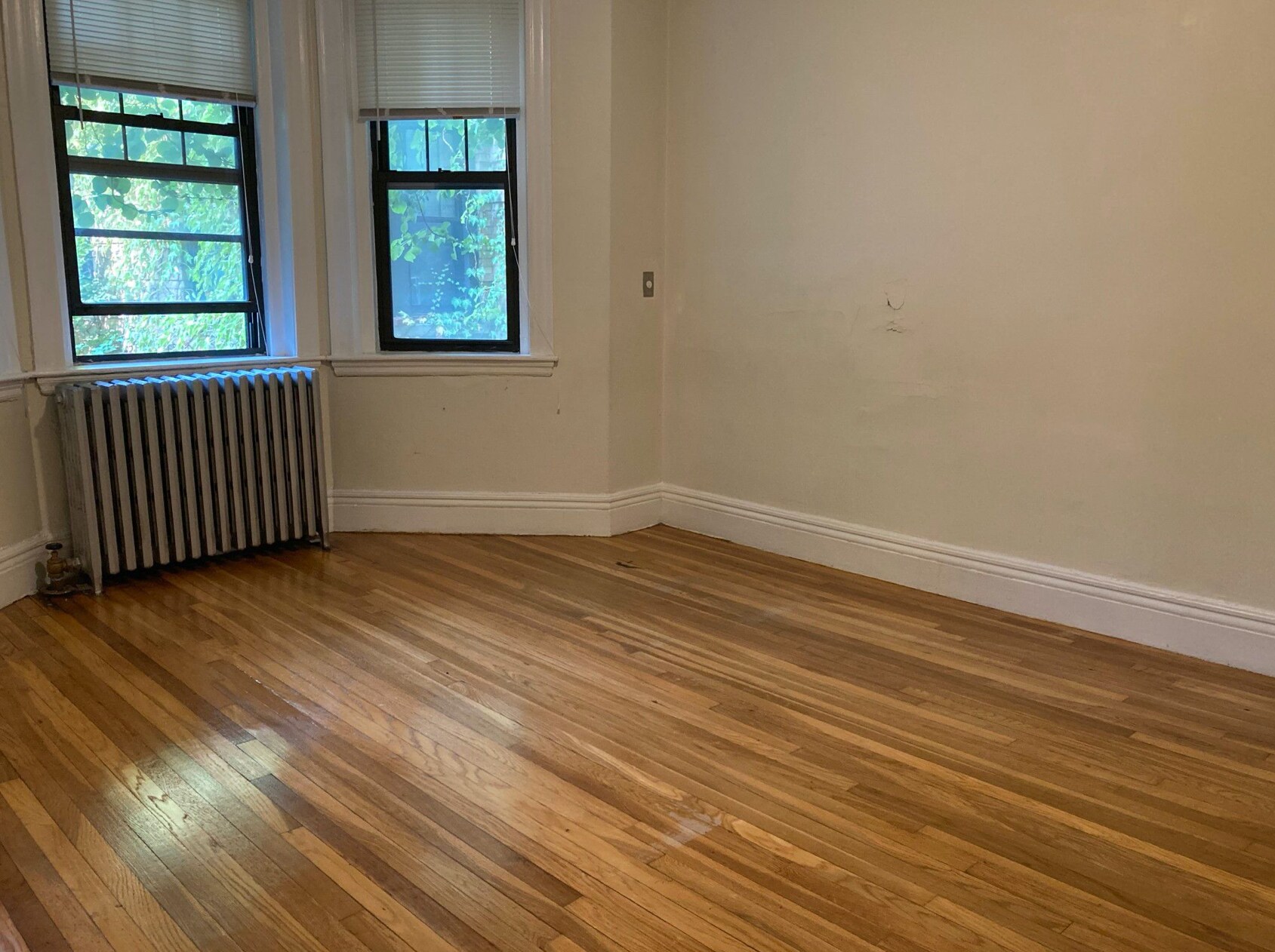 Building Photo - 52 Queensberry St