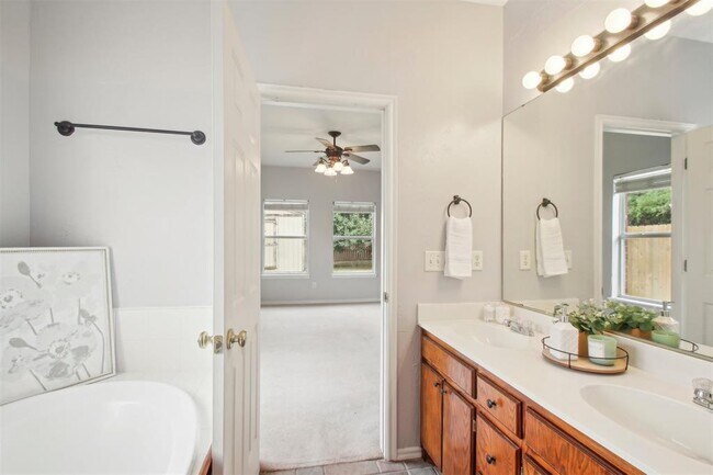 Building Photo - 613 Vickery Ave