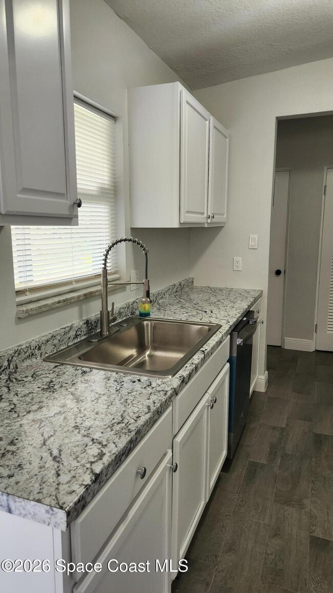 Building Photo - 102 S Christmas Hill Rd