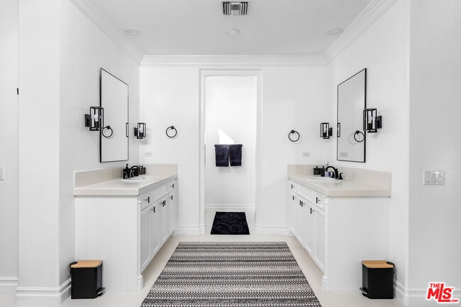 Building Photo - 25490 Prado De Las Bellotas