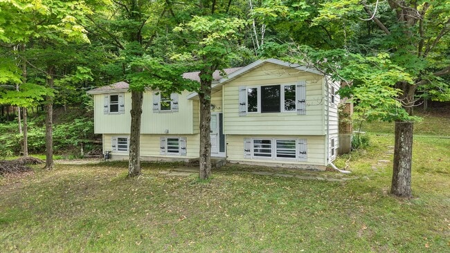 Building Photo - 40 Grand St