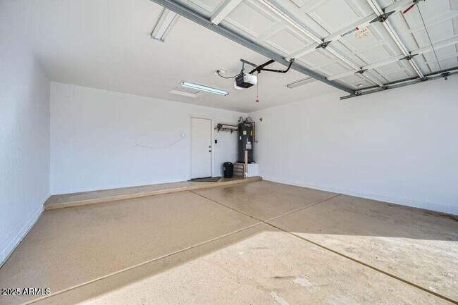 Building Photo - 15436 W Port Royale Ln