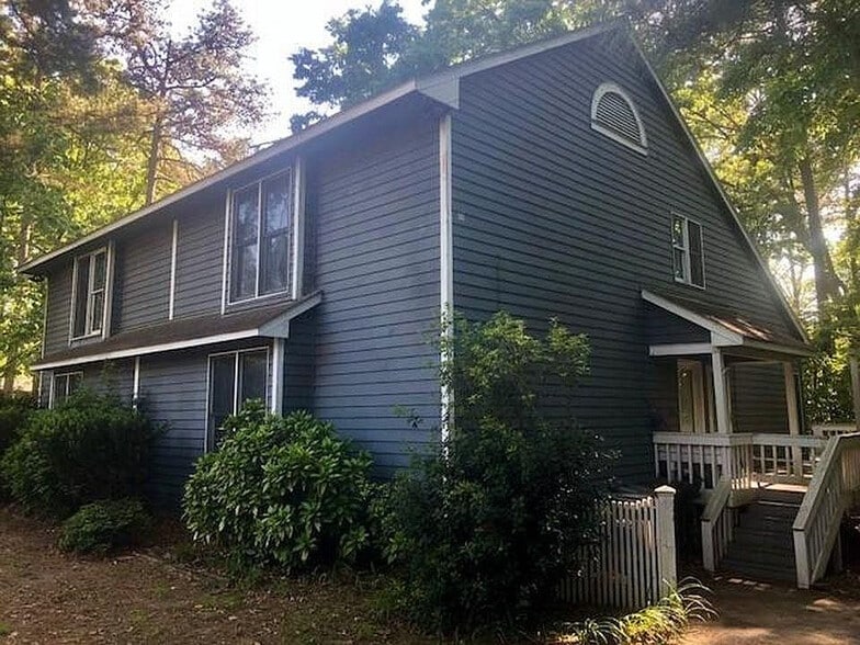 Building Photo - Room in House on Grove Ave