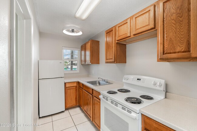 Building Photo - 390 W Cocoa Beach Causeway