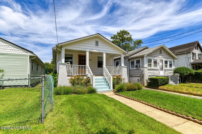 Primary Photo - 1225 6th Ave