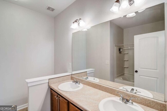 Building Photo - 544 Oakside Pl