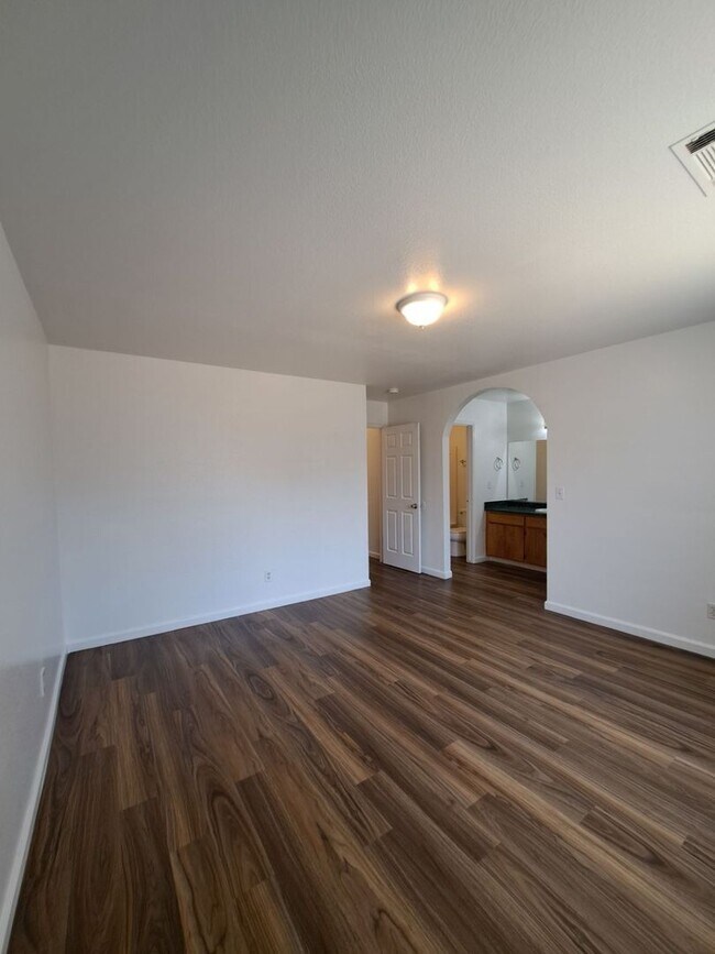 Building Photo - Single Level 3BR Home w/ Backyard Ready to...