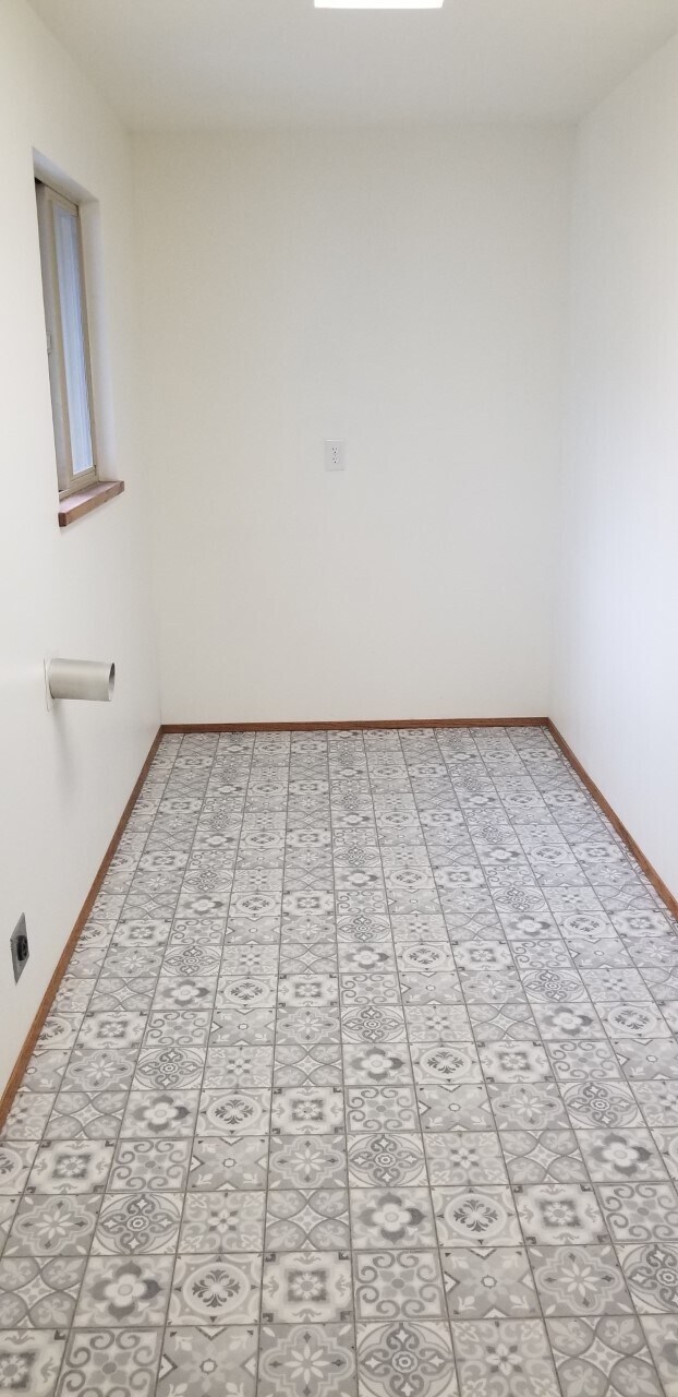 Huge laundry room - 10615 Hillsboro Dr NW