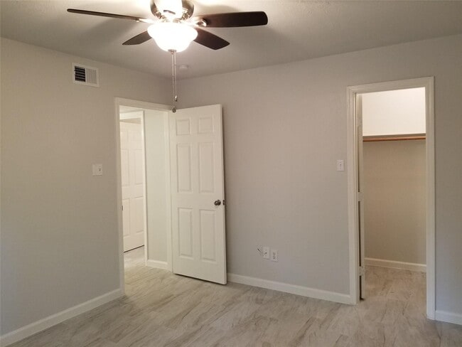 Building Photo - 237 N Forest Dr