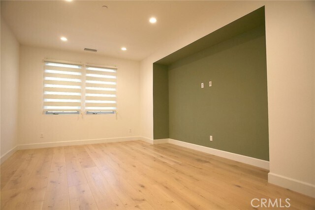 Building Photo - 204 Sutters