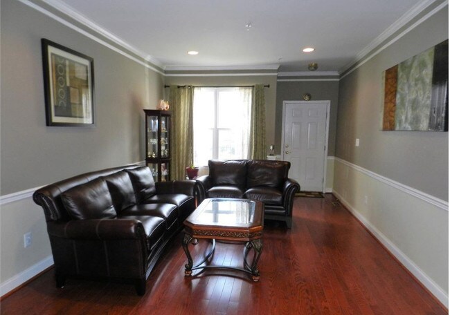 Building Photo - 219 Tall Pines Dr