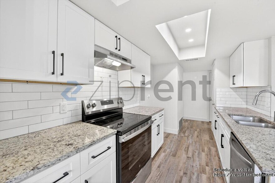 Building Photo - 2505 Clearwood Dr