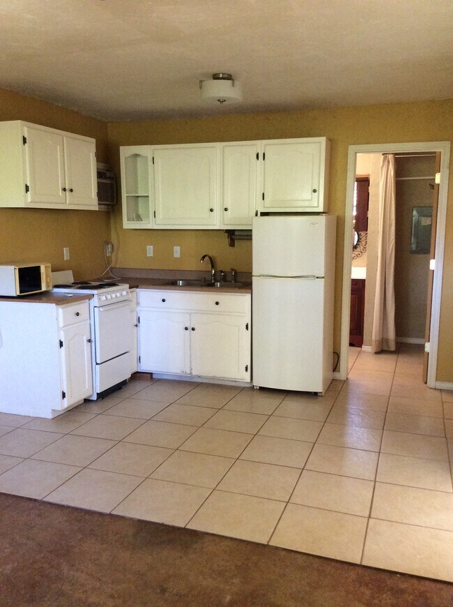 Building Photo - 111 E 12th St