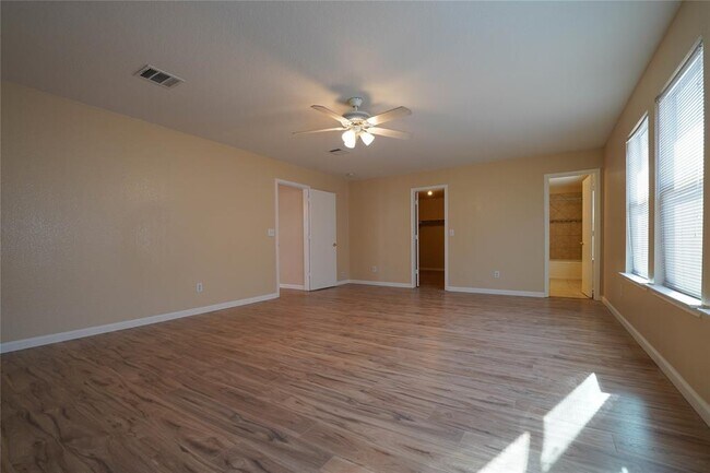Building Photo - 5520 Alomar Cove