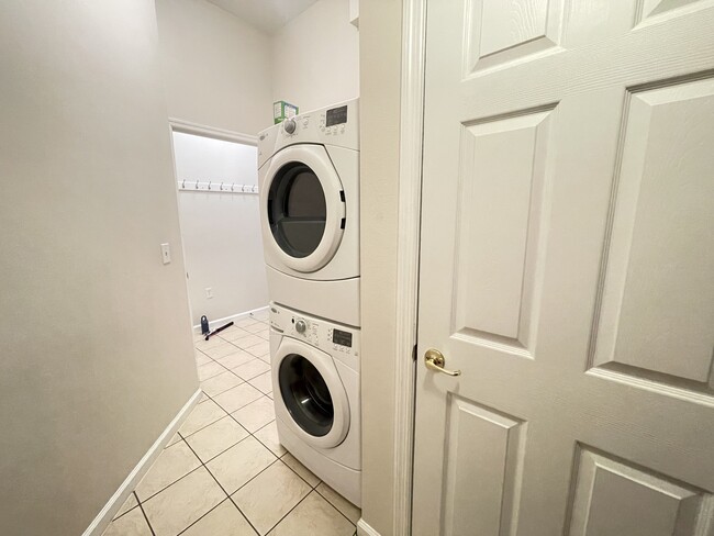 Building Photo - 4066 Meander Pl