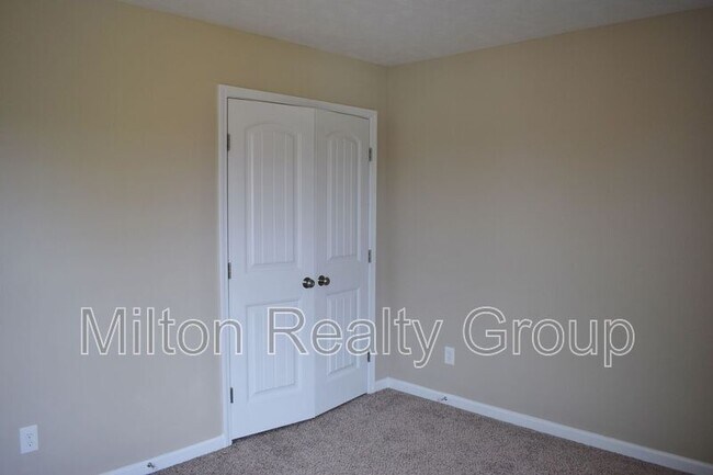 Building Photo - 38 Hanson Ct