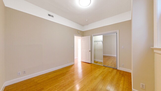 Building Photo - 1627 Clay St