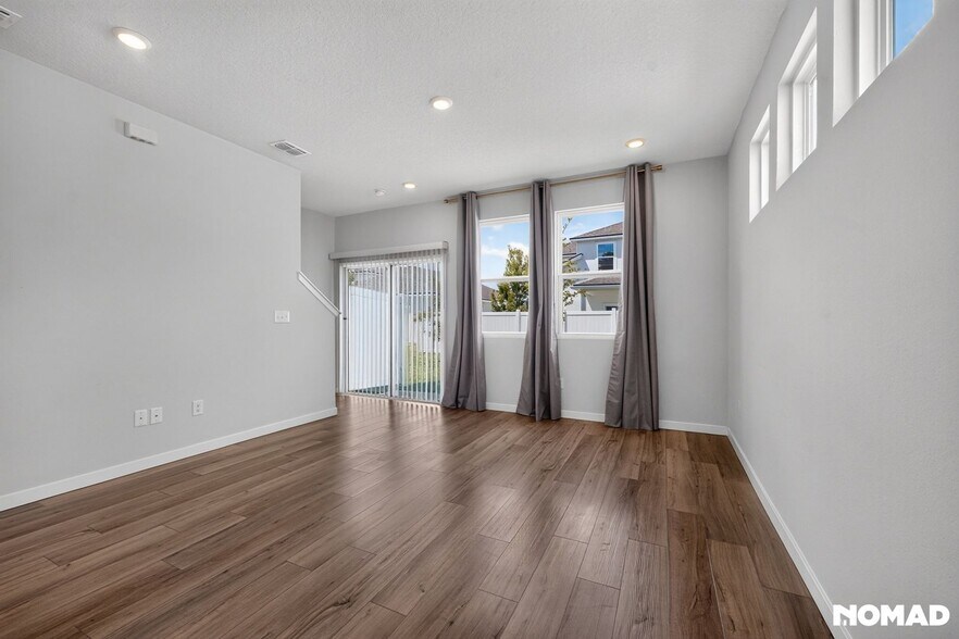 Building Photo - 14499 Macadamia Ln