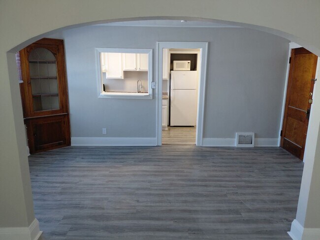 Interior Photo - 1412 N 68th St 6 unit