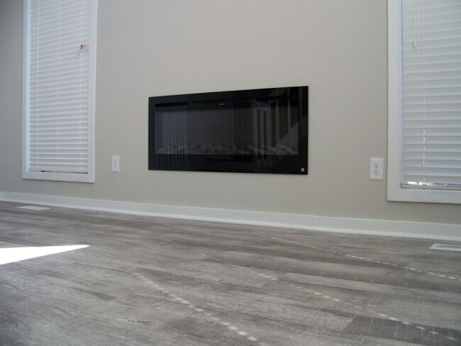 Building Photo - WATERS EDGE