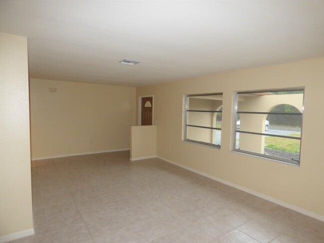 Building Photo - New York Section, Port Charlotte