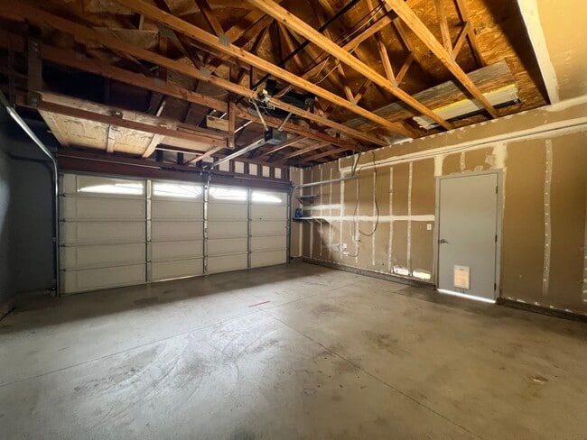 Building Photo - Beautiful 3 Bed, 2 Bath Home