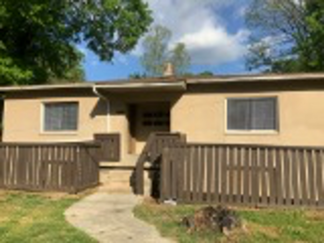 Primary Photo - 129 Brumley Ave NE