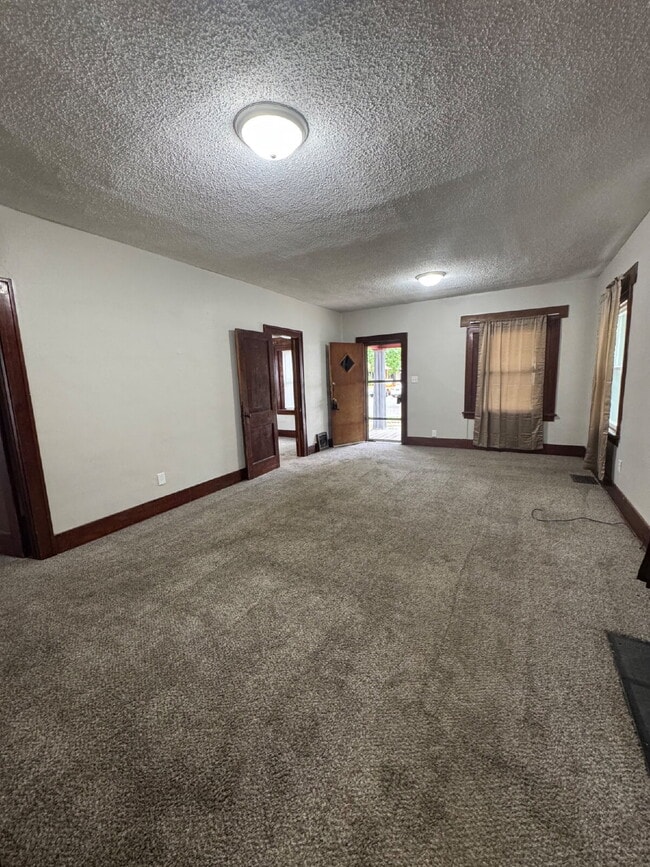 Building Photo - "Charming 2-Bedroom Haven in Wichita with ...