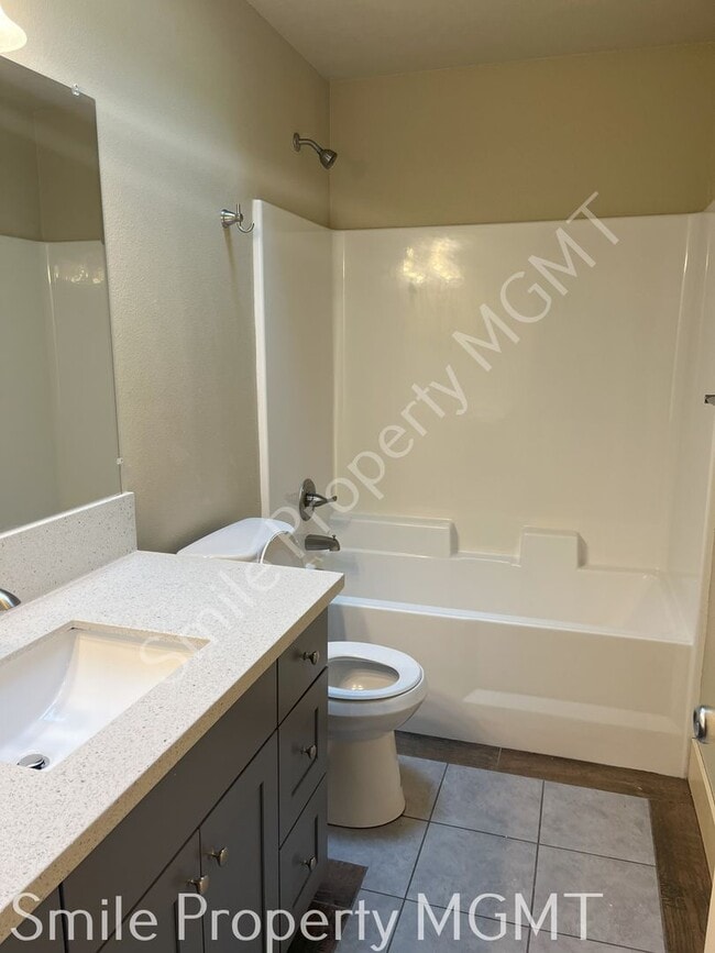 Building Photo - single house