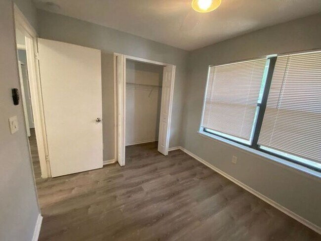Building Photo - 2 Bedroom 1 Bath condo in Orlando for RENT
