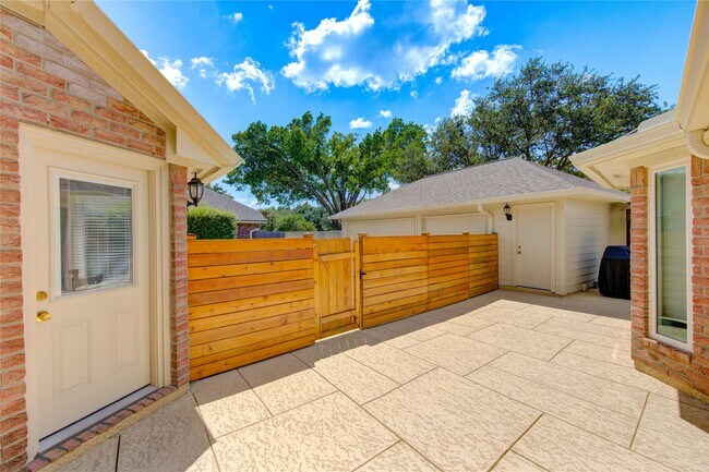 Building Photo - 14323 Rosehill Estates Ln