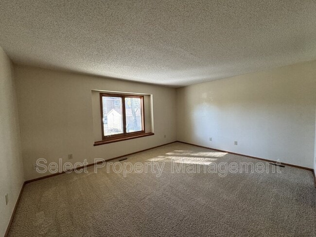 Building Photo - 7401 Montclair Dr