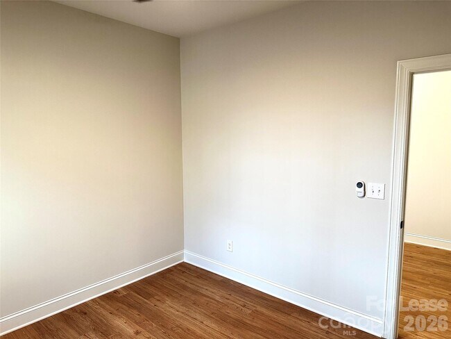 Building Photo - 525 N Linwood Ave