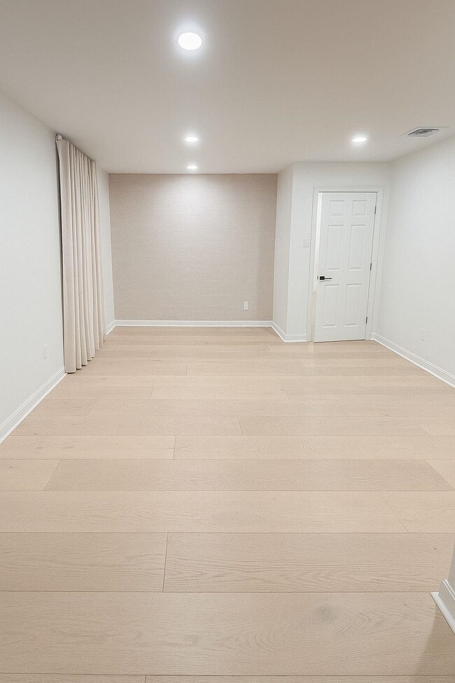 Building Photo - 996 Palisade Ave